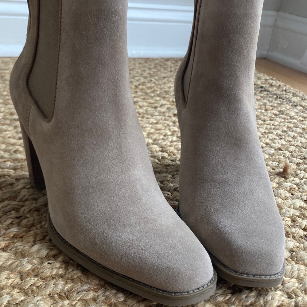 New: Aerosoles Lido Boot. Suede. Size 8.5